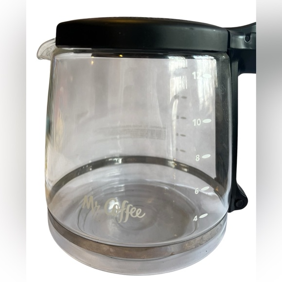 Mr. Coffee 12 cup glass coffee carafe with black handle and top - Picture 2 of 6
